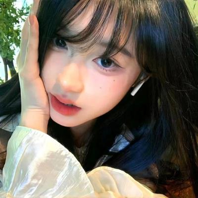 圆月映花都
